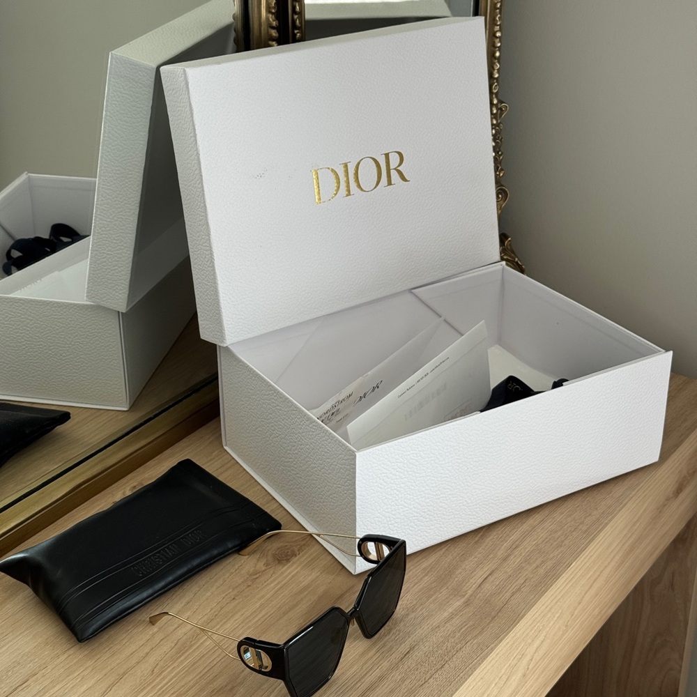 Dior 30 Montaigne black and gold sunglasses - Picture 5 of 6